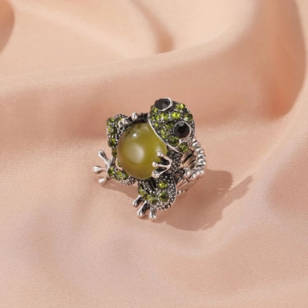 🐸 Adorable Rhinestone Froggy Frog Adjustable Stretch Ring 🐸